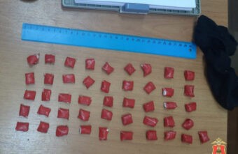 46 свёртков с наркотиками нашли в бюстгальтере у задержанной в Тверской области женщины 46 свёртков с наркотиками нашли в бюстгальтере у задержанной в Тверской области женщины