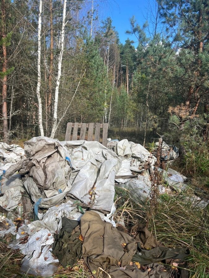 Лес под Тверью в очередной раз превратили в свалку