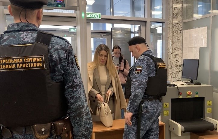 300 жителей Тверской области пытались попасть в суды с оружием и боеприпасами 300 жителей Тверской области пытались попасть в суды с оружием и боеприпасами