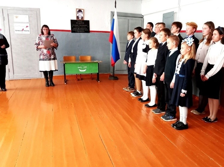 В Андреаполе Тверской области открыли две «парты Героя» В Андреаполе Тверской области открыли две «парты Героя»