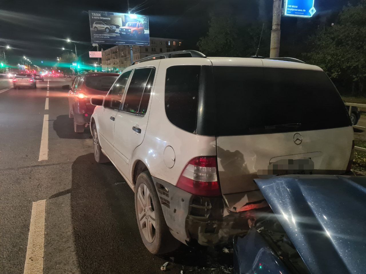 В Твери при перестроении иномарка собрала "паровозик" из пяти машин