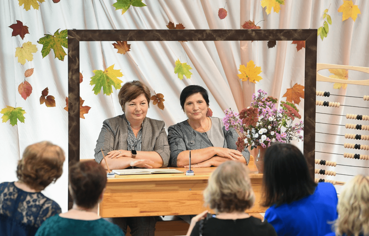 В День учителя лучшие педагоги Тверской области получили награды из рук Игоря Рудени