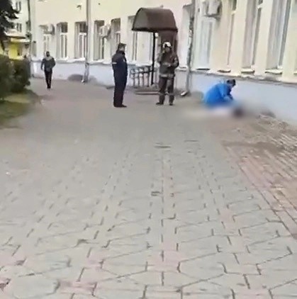 В Центральном районе Твери женщина выпала из окна