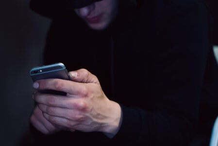 В Тверской области осудили мужчину, призывавшего к экстремизму и распространявшего фейки В Тверской области осудили мужчину, призывавшего к экстремизму и распространявшего фейки