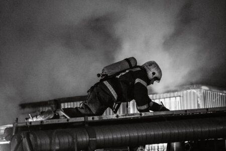 Два человека пострадали при пожаре в строительных бытовках в Твери Два человека пострадали при пожаре в строительных бытовках в Твери