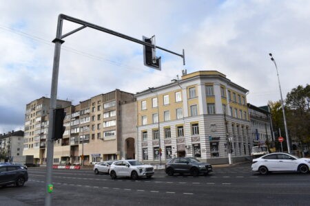 На пересечении Тверского проспекта и бульвара Радищева заработал новый светофор