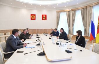 Губернатор Игорь Руденя провел встречу с президентом корпорации «Боос лайтинг групп» Георгием Боосом и председателем ПАО «Промсвязьбанк» Петром Фрадковым Губернатор Игорь Руденя провел встречу с президентом корпорации «Боос лайтинг групп» Георгием Боосом и председателем ПАО «Промсвязьбанк» Петром Фрадковым