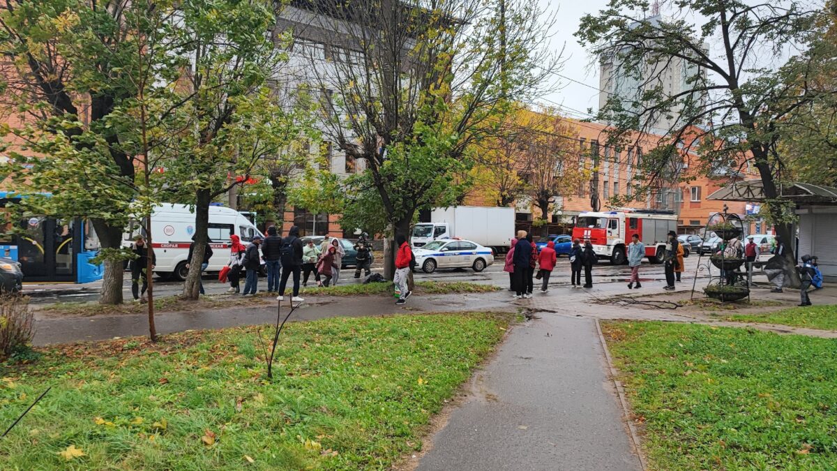 В Твери "Фольксваген" сбил двух подростков