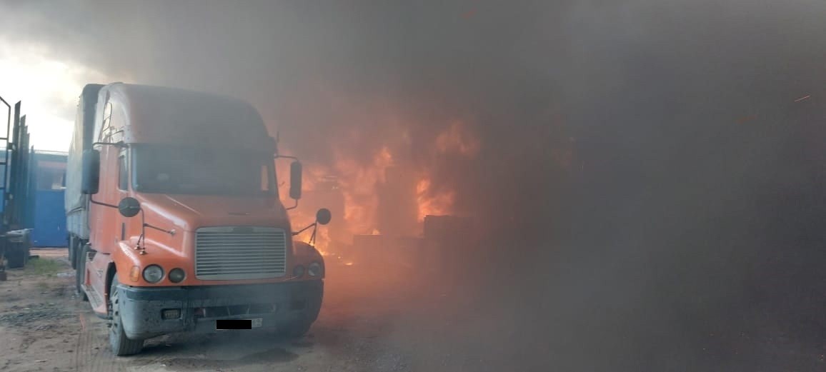 В Тверской области сгорели производственные цехи