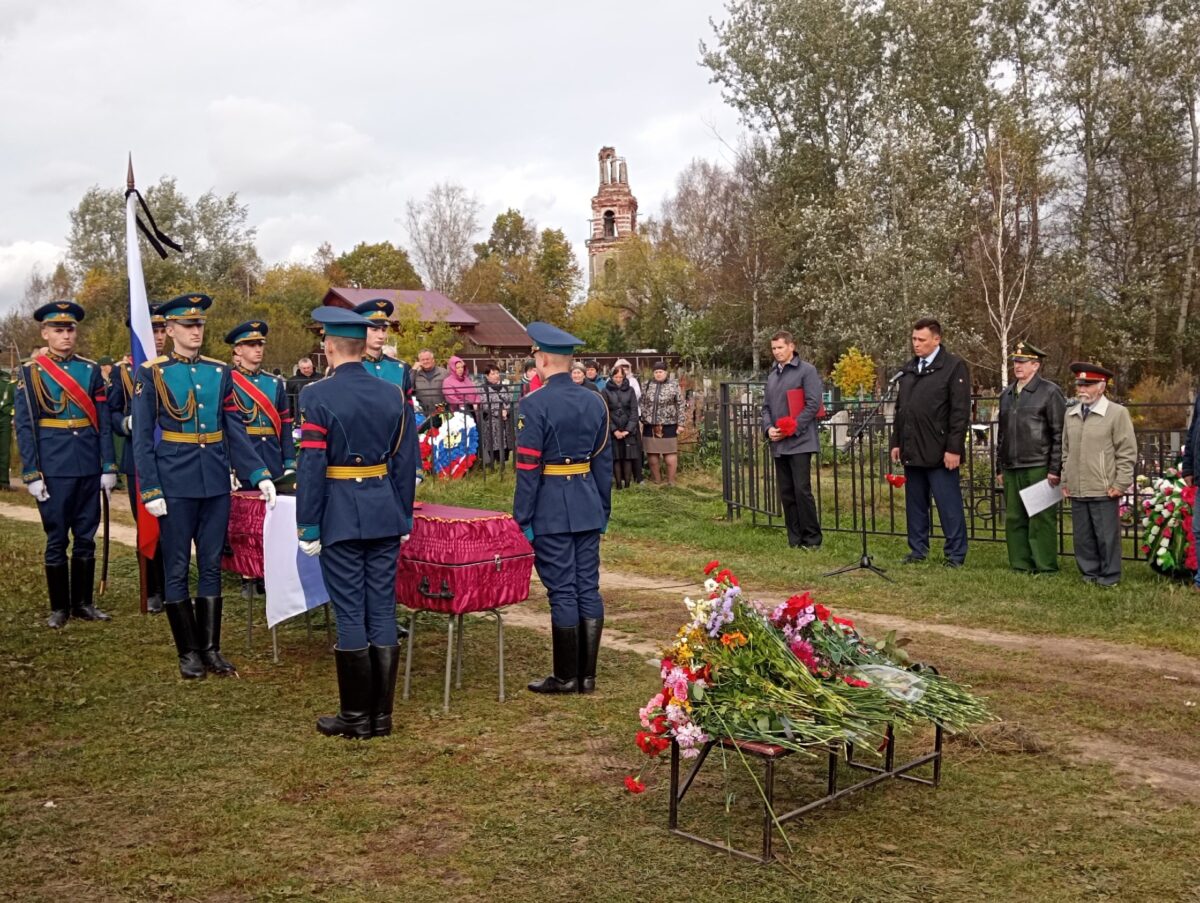 Тверская область проводила в последний путь 24-летнего героя Андрея Травина  | ТОП Тверь новости