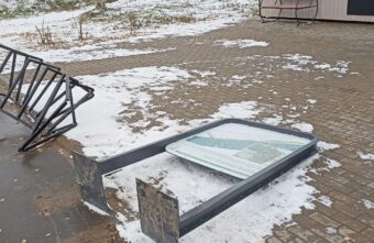 В Тверской области хулиган снес велопарковку В Тверской области хулиган снес велопарковку