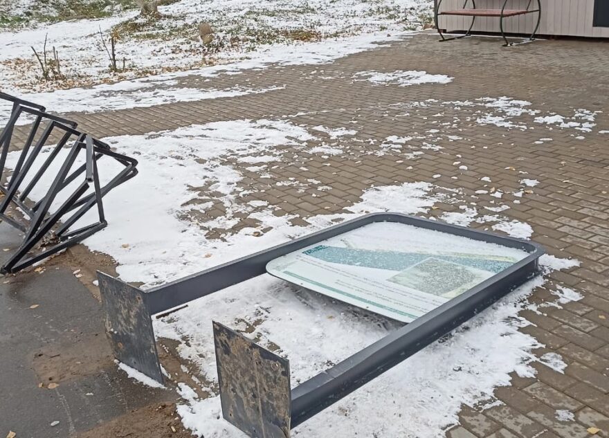 В Тверской области хулиган снес велопарковку