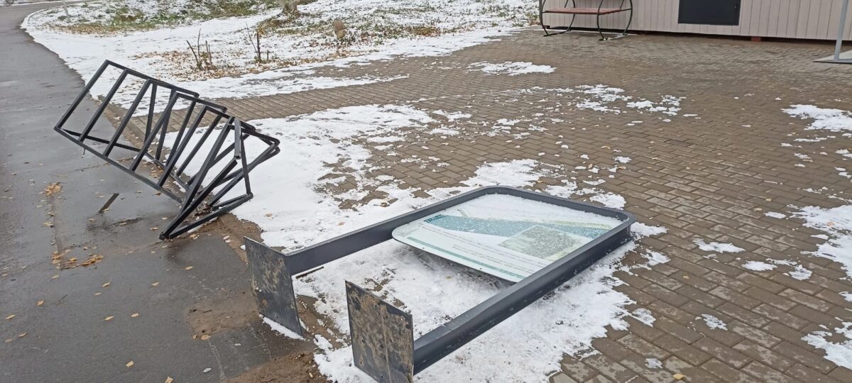 В Тверской области хулиган снес велопарковку