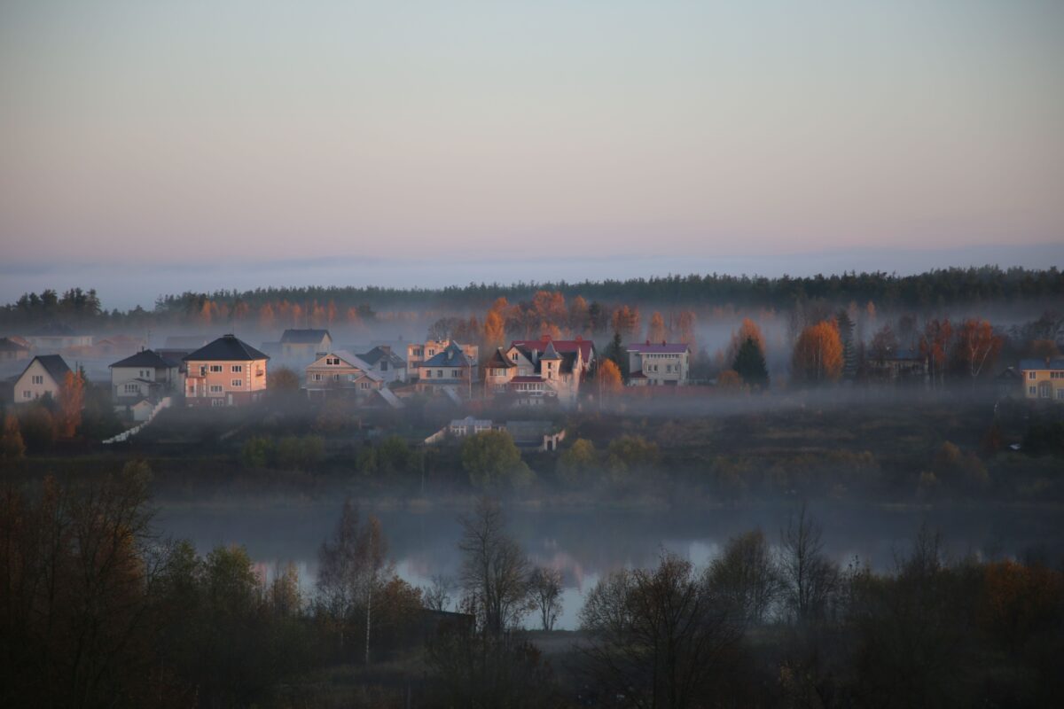Жителей Тверской области предупреждают о длительном тумане