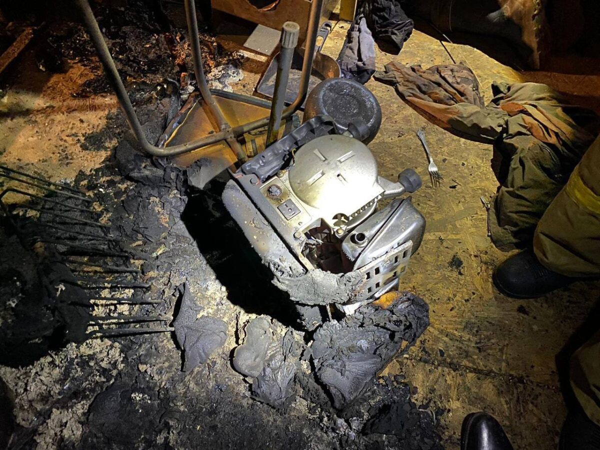 Прокуратура и СК разбираются в пожаре в бытовке, где погибли два человека