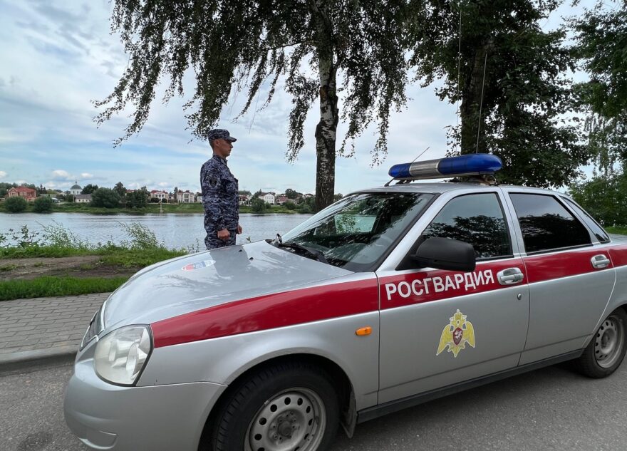 Судимый житель Твери среди ночи ограбил рюмочную