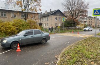 Водитель ВАЗа сбил 18-летнюю девушку на зебре в Тверской области