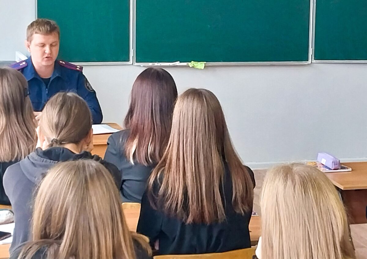 Сотрудник СКР провел профилактический урок в школе Тверской области