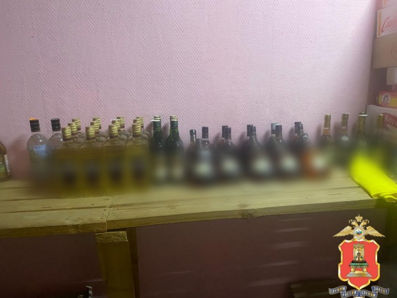 Сотни пачек и бутылок: в Тверской области предприниматель торговал контрафактом