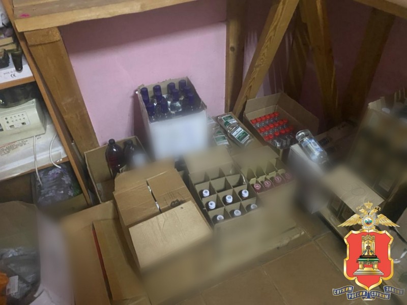 Сотни пачек и бутылок: в Тверской области предприниматель торговал контрафактом