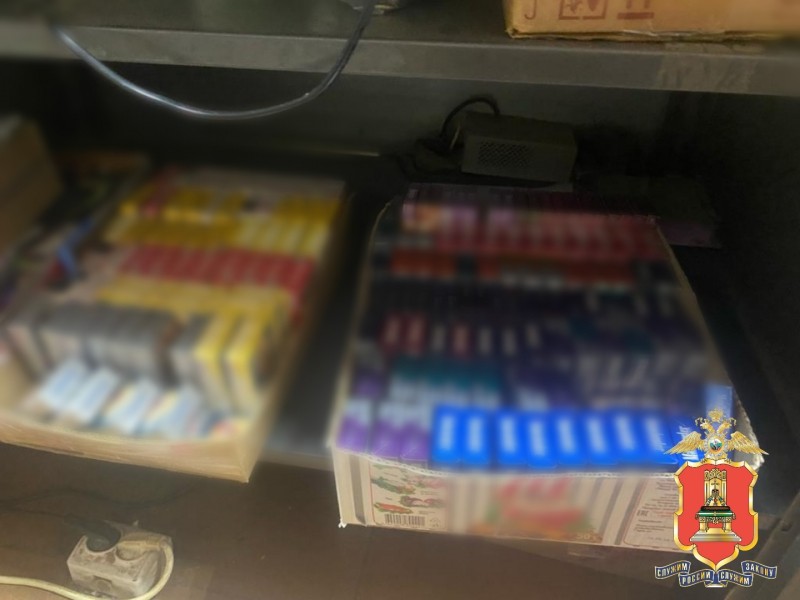 Сотни пачек и бутылок: в Тверской области предприниматель торговал контрафактом