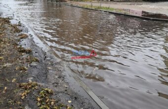 В Московском районе Твери затопило улицу
