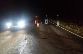 Пожилая женщина погибла под колёсами "Нивы" в Тверской области