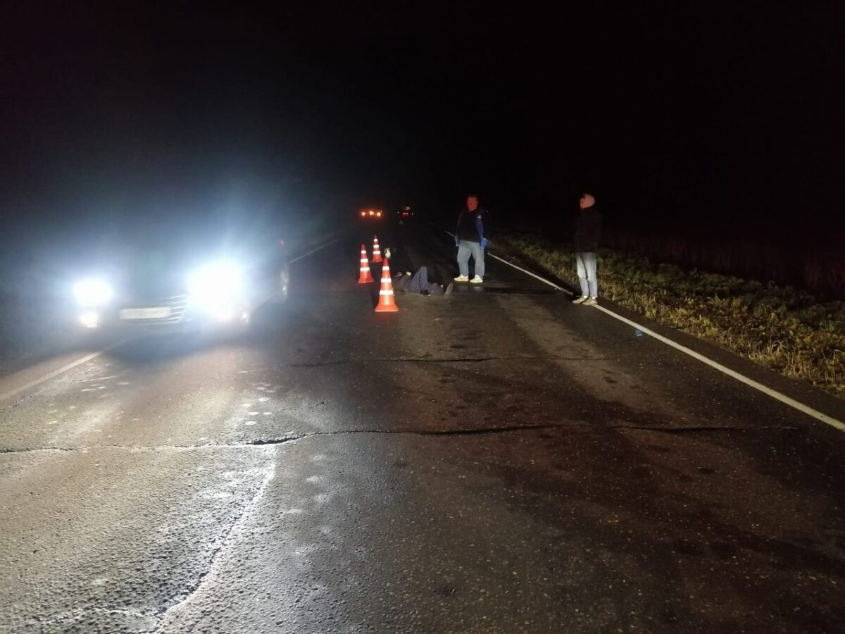 Пожилая женщина погибла под колёсами "Нивы" в Тверской области