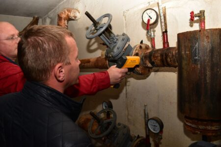 В доме на 2-ом переулке Красной Слободы в Твери пообещали в короткие сроки вернуть горячую воду В доме на 2-ом переулке Красной Слободы в Твери пообещали в короткие сроки вернуть горячую воду