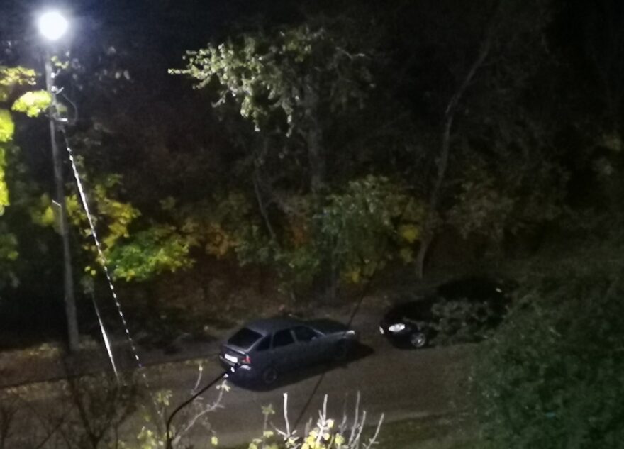 У парка в Твери произошло спорное ДТП