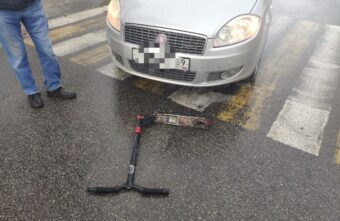 Водитель "Фиата" сбил 9-летнего самокатчика на зебре в Тверской области Водитель "Фиата" сбил 9-летнего самокатчика на зебре в Тверской области