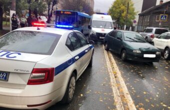 В Твери "Фольксваген" сбил двух подростков В Твери "Фольксваген" сбил двух подростков