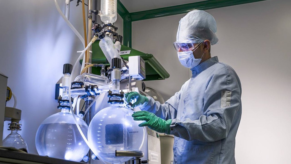 В России начали выпускать препарат для лечения рака без операции