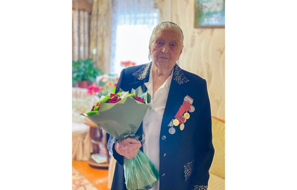 Губернатор Игорь Руденя поздравил со 100-летием Надежду Широкову