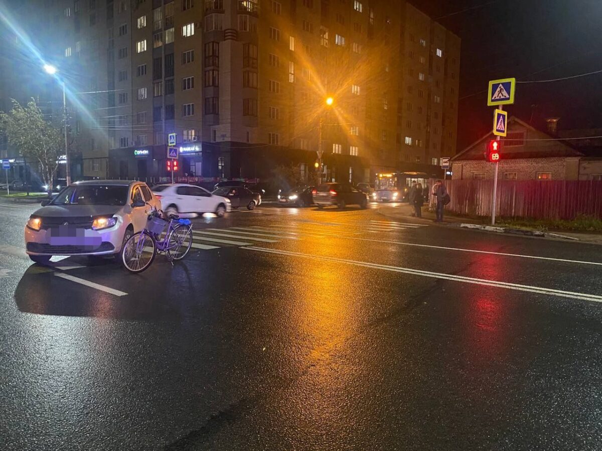 В Твери водитель иномарки не заметил и сбил женщину на пешеходном переходе