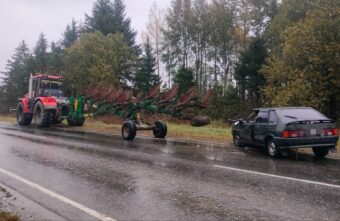 В Тверской области легковушка "догнала" трактор, пострадали пассажиры В Тверской области легковушка "догнала" трактор, пострадали пассажиры
