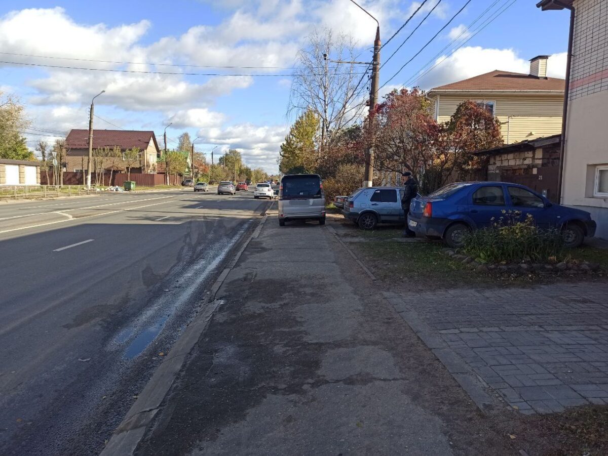 Женщина попала под колёса автомобиля в Твери