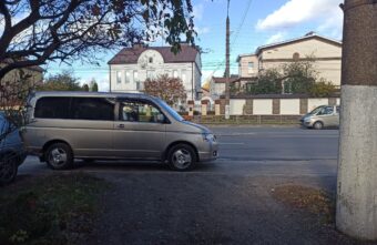 Женщина попала под колёса автомобиля в Твери