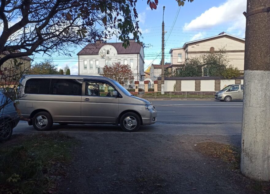 Женщина попала под колёса автомобиля в Твери