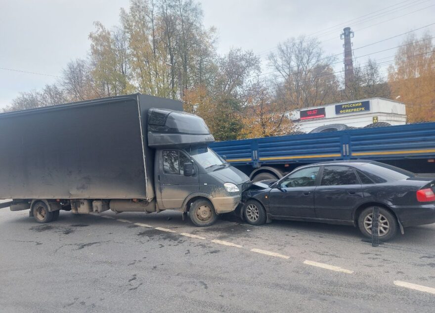 19-летний парень пострадал в столкновении Audi и ГАЗели в Твери 19-летний парень пострадал в столкновении Audi и ГАЗели в Твери