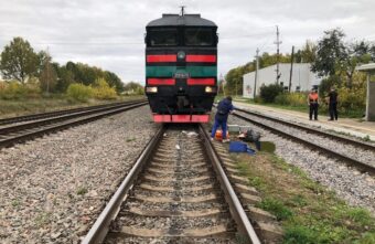 В Тверской области мужчина лишился ноги под поездом
