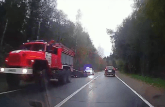 На шоссе под Тверью перевернулась иномарка На шоссе под Тверью перевернулась иномарка