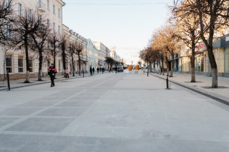 Жителям Твери показали обновленную улицу Трехсвятскую