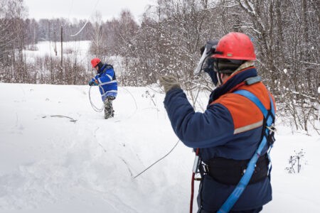 В Тверской области восстанавливают электроснабжение в пострадавших от стихии районах