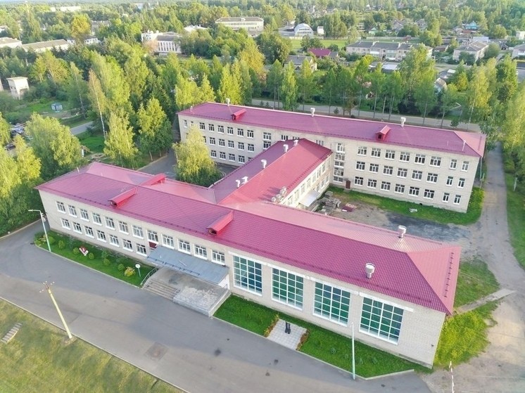 В Оленино на депутатские деньги заменят окна в школе