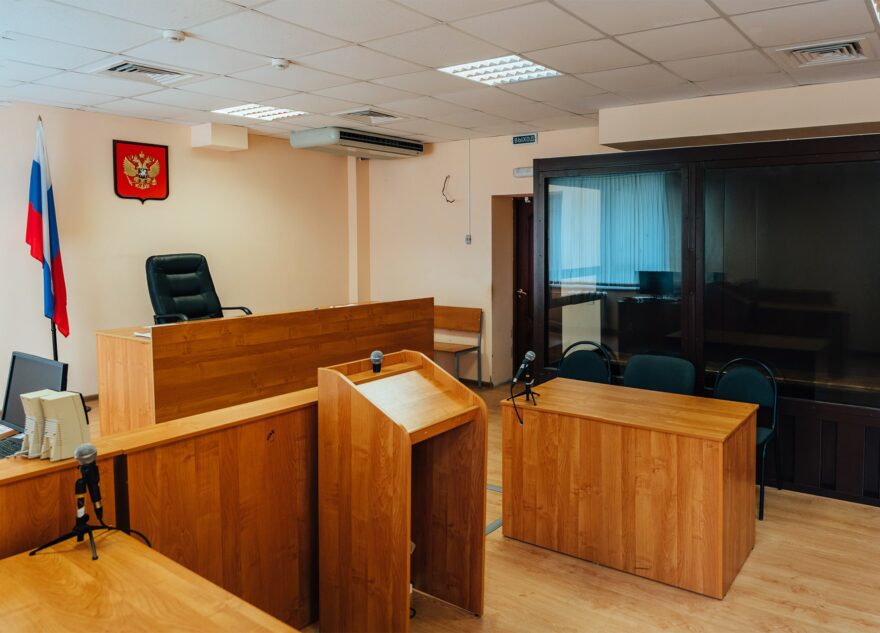 Двое жителей Ржева получили реальные сроки за хищение кабеля