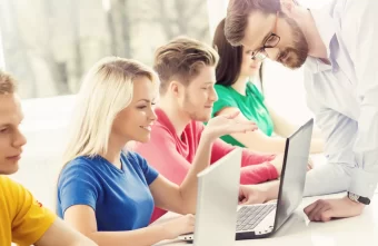 Век технологий: учителей и врачей начнут оснащать планшетами