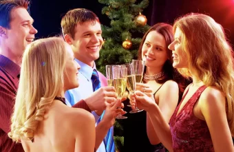 Врач-нарколог рассказал, как защитить поджелудочную во время застолья Врач-нарколог рассказал, как защитить поджелудочную во время застолья