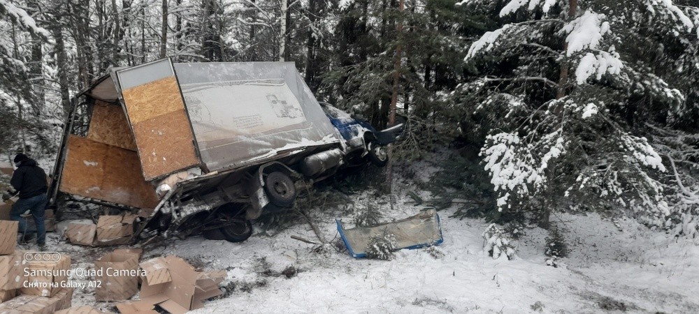 Два человека пострадали в столкновении "Форда" и ГАЗа в Тверской области