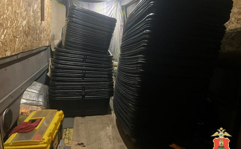 115 рыболовных саней украли у предприятия в Тверской области